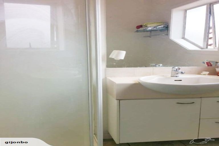 Photo of property in 6 Ponderosa Drive, Oteha, Auckland, 0632