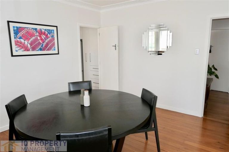 Photo of property in 43 Eastglen Road, Glen Eden, Auckland, 0602