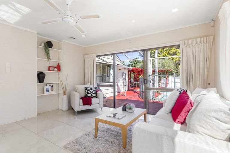 Photo of property in 203 Chelsea View Drive, Chatswood, Auckland, 0626