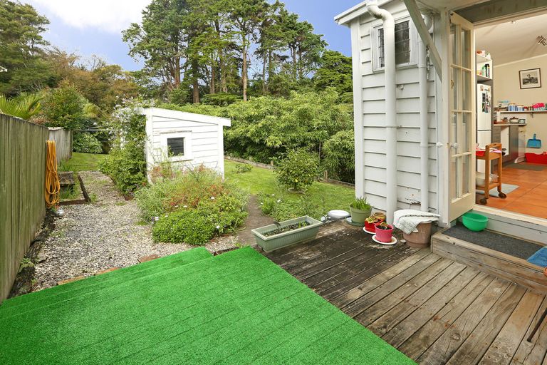 Photo of property in 38 Newington Road, Henderson, Auckland, 0612