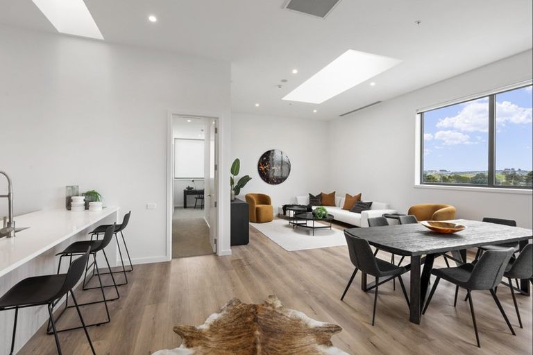 Photo of property in 7/14 Tamariki Avenue, Orewa, 0931