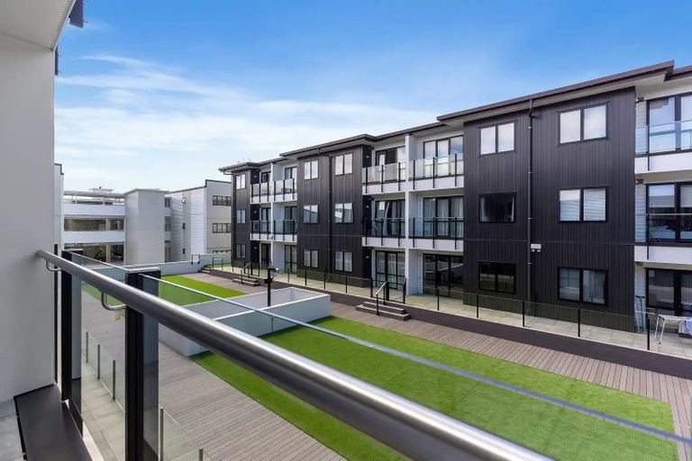 Photo of property in 9/130 Stancombe Road, Flat Bush, Auckland, 2016