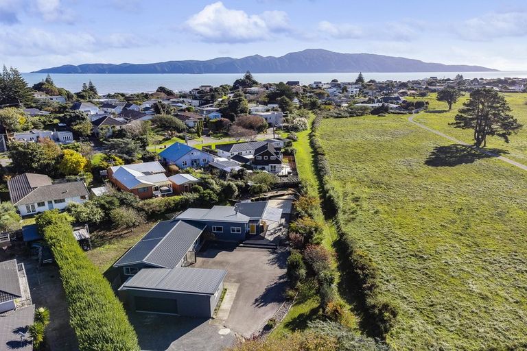 Photo of property in 141 Alexander Road, Raumati Beach, Paraparaumu, 5032