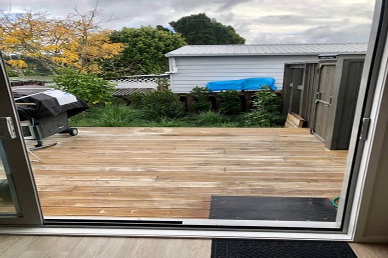 Photo of property in 1c Pavola Grove, Glenfield, Auckland, 0629