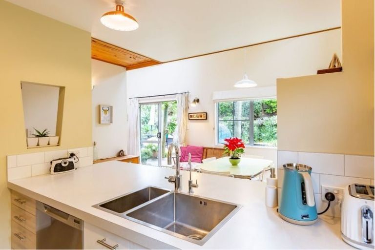 Photo of property in 11b Frimley Terrace, Waikanae Beach, Waikanae, 5036