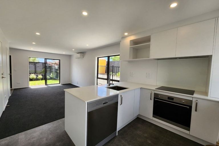 Photo of property in 1/47 Awaroa Road, Sunnyvale, Auckland, 0612