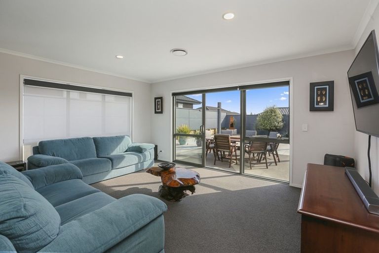 Photo of property in 122 Pohutukawa Place, Waiwhakaiho, New Plymouth, 4312