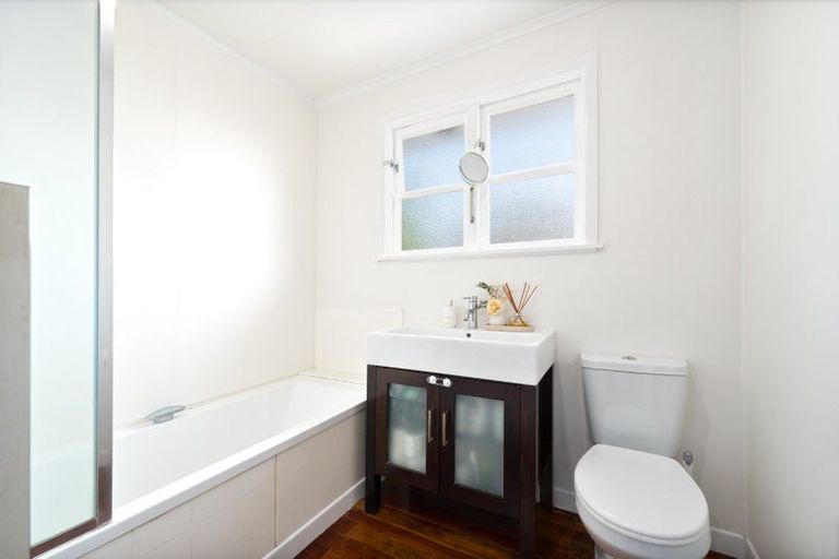 Photo of property in 2/67 Matipo Road, Te Atatu Peninsula, Auckland, 0610