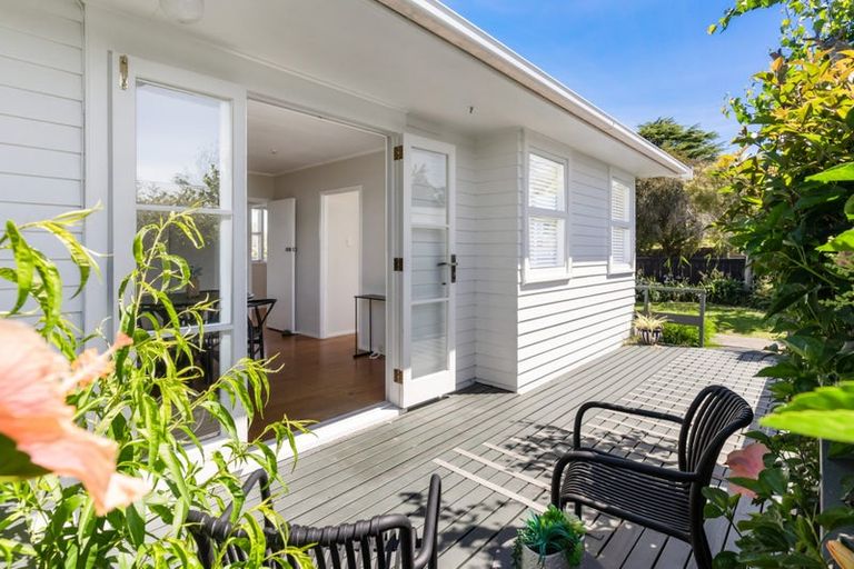 Photo of property in 2/25 Margaret Place, Milford, Auckland, 0620
