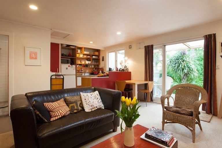 Photo of property in 19 Walmer Road, Point Chevalier, Auckland, 1022