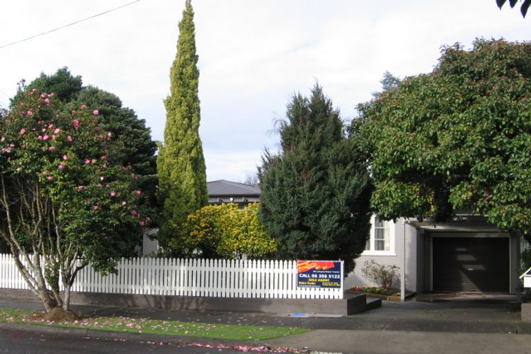 Photo of property in 4 Stirling Crescent, Hokowhitu, Palmerston North, 4410