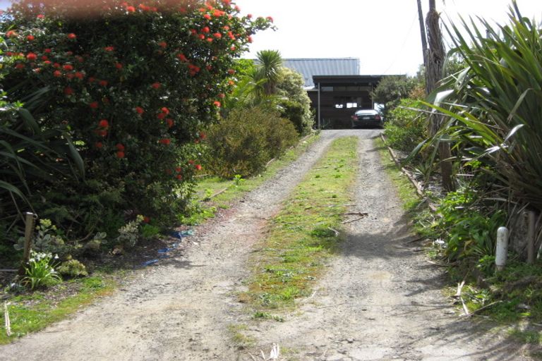 Photo of property in 7 Te Ahuahu Road, Piha, New Lynn, 0772