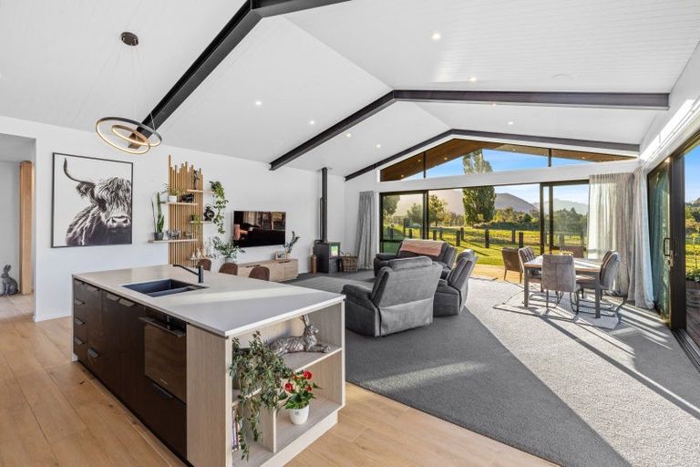 Photo of property in 87 Black Peak Road, Wanaka, 9382