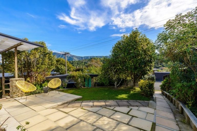 Photo of property in 81 Milton Terrace, Picton, 7220