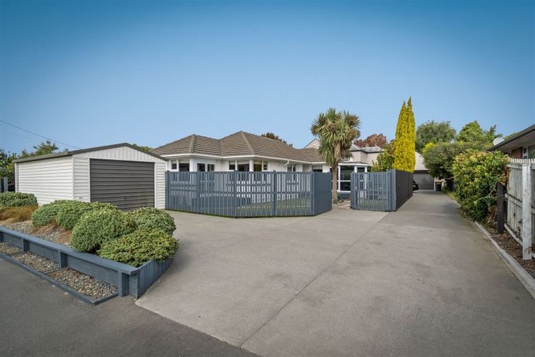 Photo of property in 19 Beatrice Place, Avonhead, Christchurch, 8042