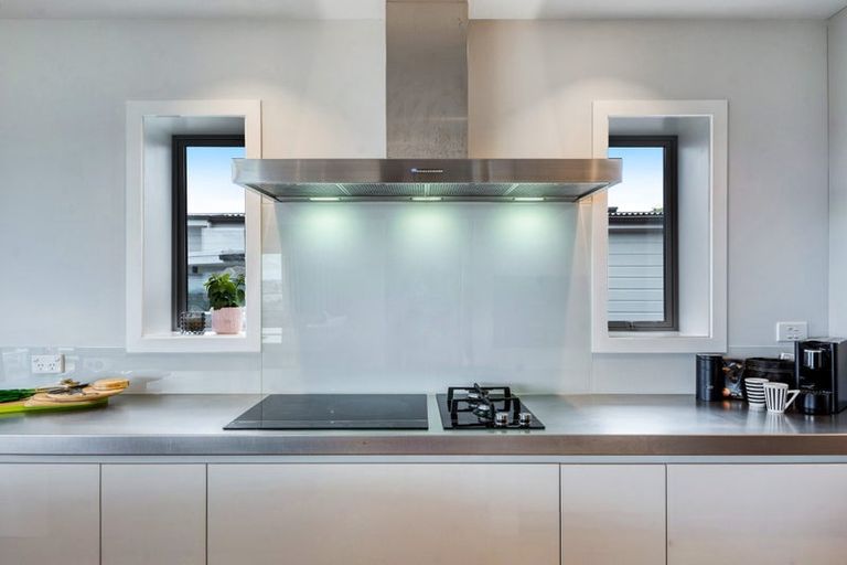 Photo of property in 128 Churchill Road, Rothesay Bay, Auckland, 0630