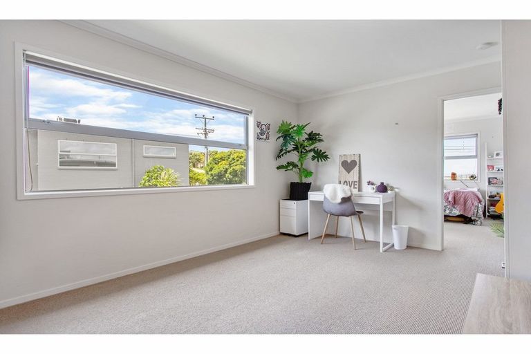 Photo of property in 128 Maire Road, Orewa, 0931