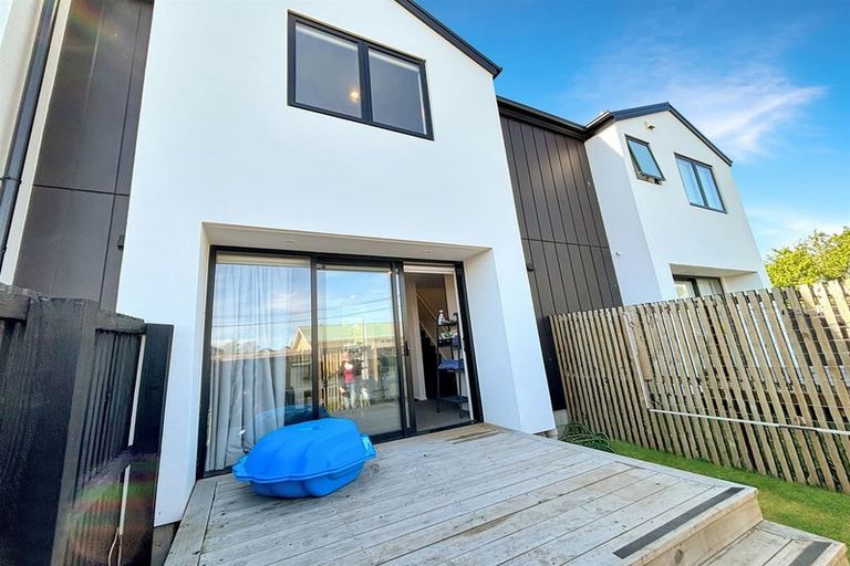 Photo of property in 2/130 Olliviers Road, Phillipstown, Christchurch, 8011