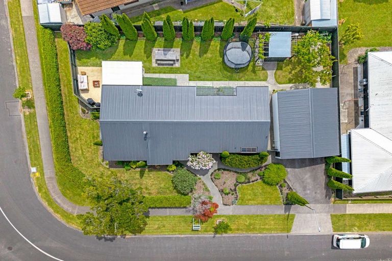 Photo of property in 2 Kathleen Street, Parkvale, Hastings, 4122