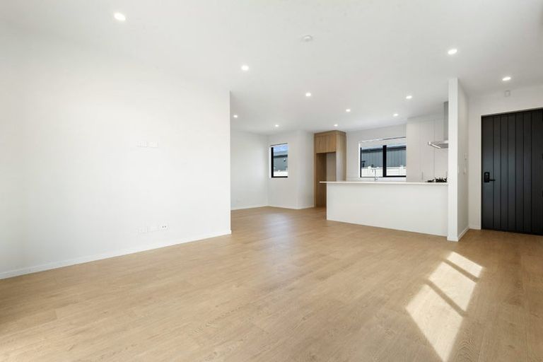 Photo of property in 25 Viridian Avenue, Rosehill, Papakura, 2113