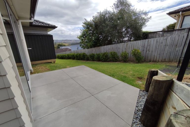 Photo of property in 10 Ridgeview Close, Red Beach, 0932