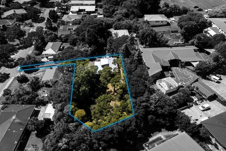 Photo of property in 5 Takapu Street, Henderson, Auckland, 0612