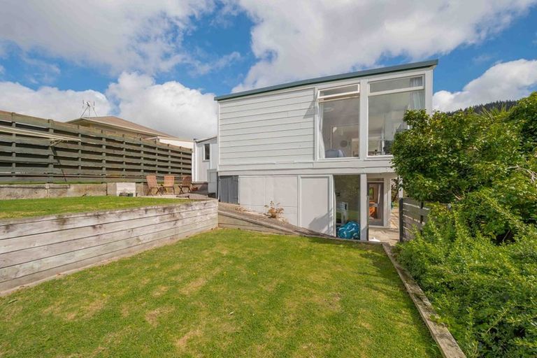 Photo of property in 1a Woodstock Terrace, Tawa, Wellington, 5028
