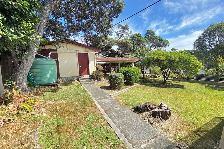 Photo of property in 9 Hauraki Road, Leigh, 0985
