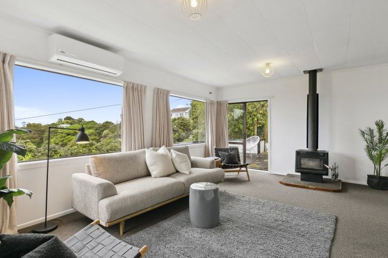 Photo of property in 5 Houghton Bay Road, Houghton Bay, Wellington, 6023