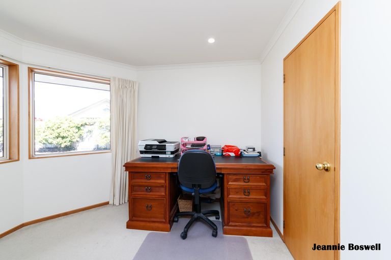 Photo of property in 76b Albert Street, Palmerston North, 4414