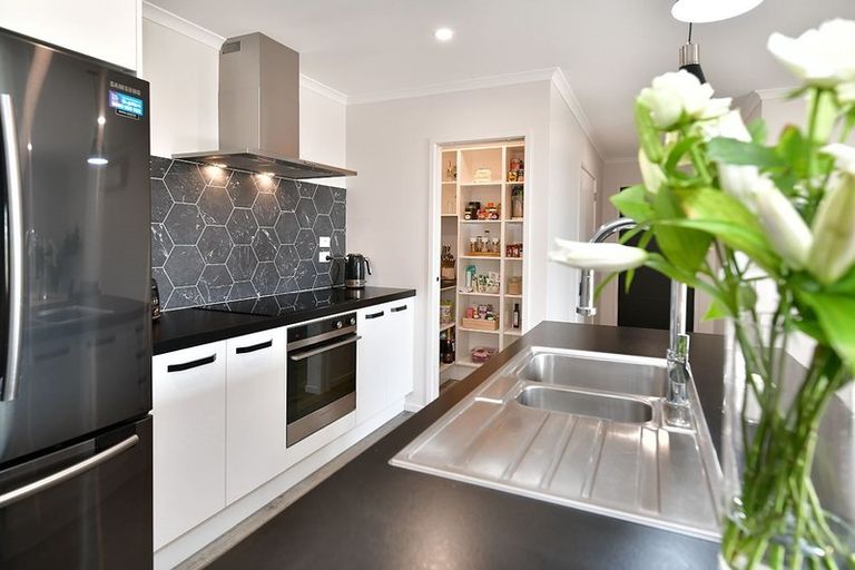 Photo of property in 35 St James Avenue, Helensville, 0800