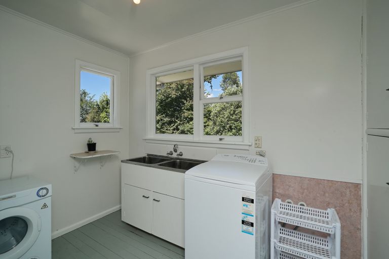 Photo of property in 80 Avonhead Road, Avonhead, Christchurch, 8042