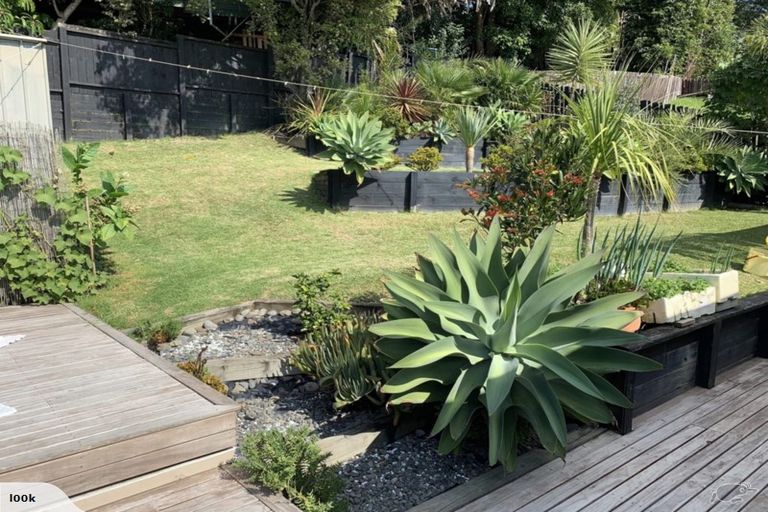 Photo of property in 9 Beaudine Avenue, Glenfield, Auckland, 0629