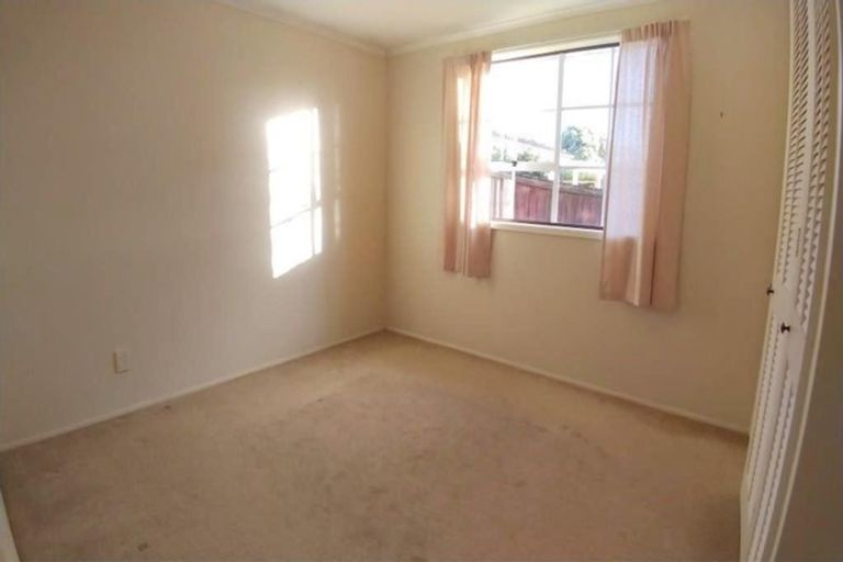 Photo of property in 2/26a Sunnynook Road, Sunnynook, Auckland, 0620