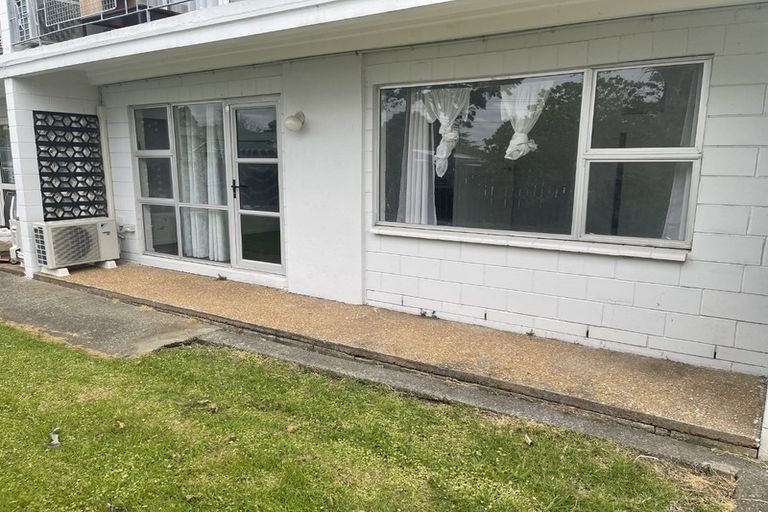Photo of property in 2 Tennessee Avenue, Mangere East, Auckland, 2024
