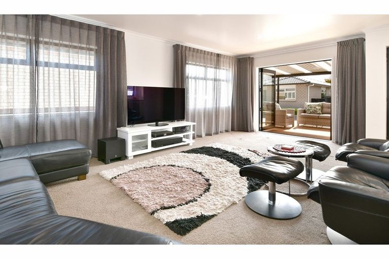 Photo of property in 3 Waitaha Close, Orewa, 0931