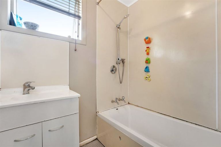 Photo of property in 91 Arimu Road, Papakura, 2110