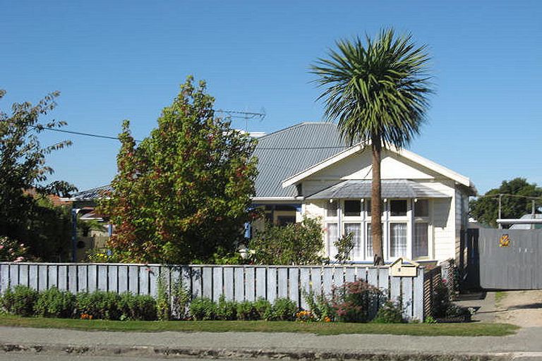 Photo of property in 1 Harris Street, Waimate, 7924
