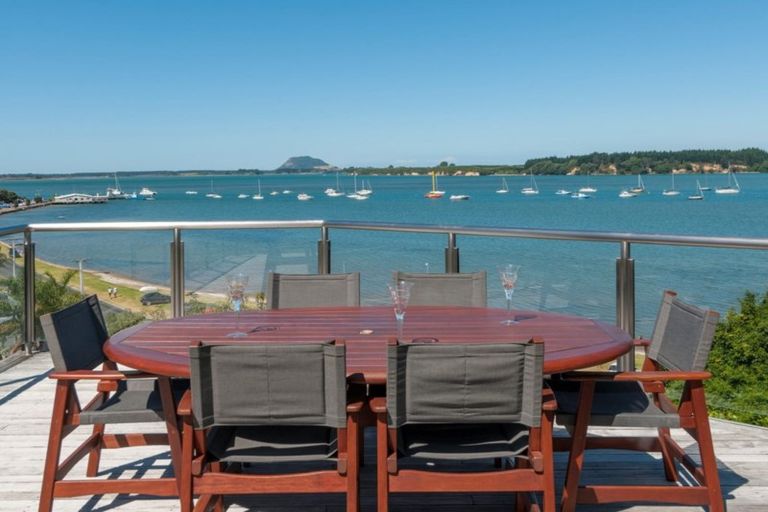 Photo of property in 53 Omokoroa Road, Omokoroa, 3114