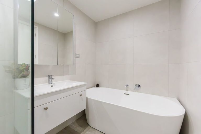 Photo of property in 8 Windlass Street, Long Bay, Auckland, 0630