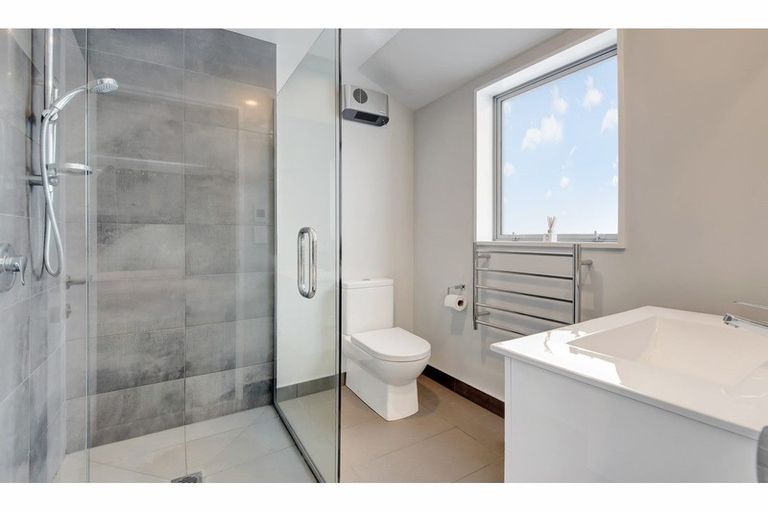 Photo of property in 177b High Street, Oxford, 7430