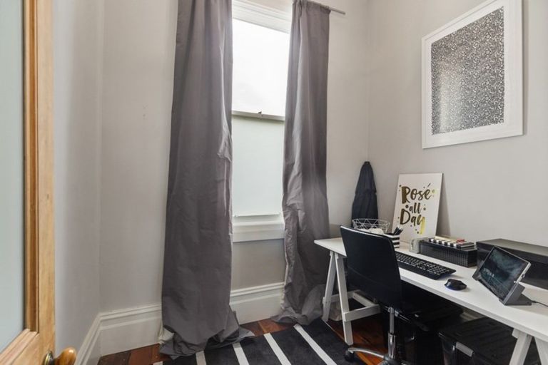 Photo of property in 23 Moana Road, Kelburn, Wellington, 6012