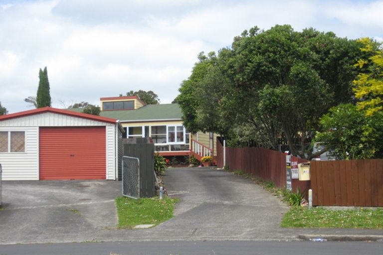 Photo of property in 24 Cottrell Place, Clendon Park, Auckland, 2103