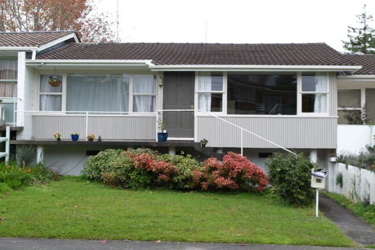 Photo of property in 2/24 Liston Crescent, Cockle Bay, Auckland, 2014