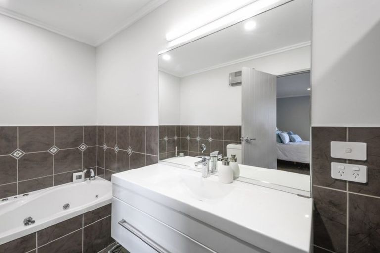 Photo of property in 1 Locheagles Rise, Kinloch, Taupo, 3377