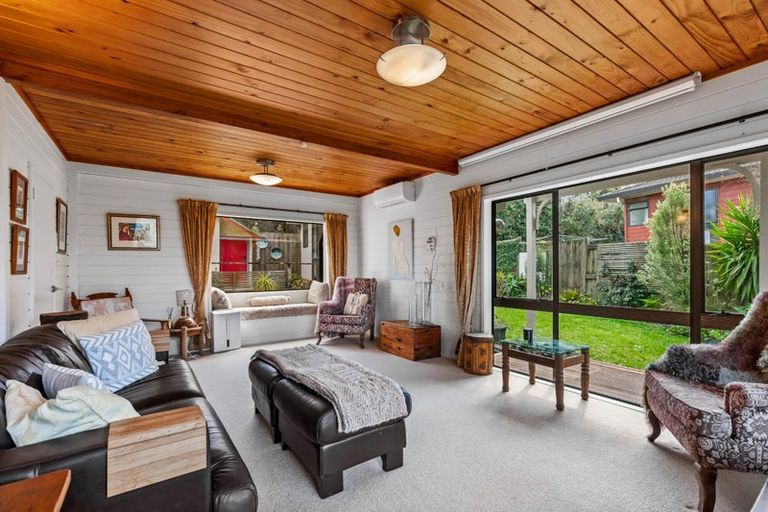 Photo of property in 27 Cherub Place, West Harbour, Auckland, 0618