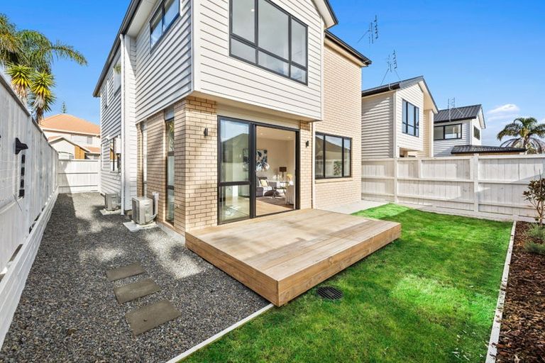 Photo of property in 4 Auden Close, Somerville, Auckland, 2014