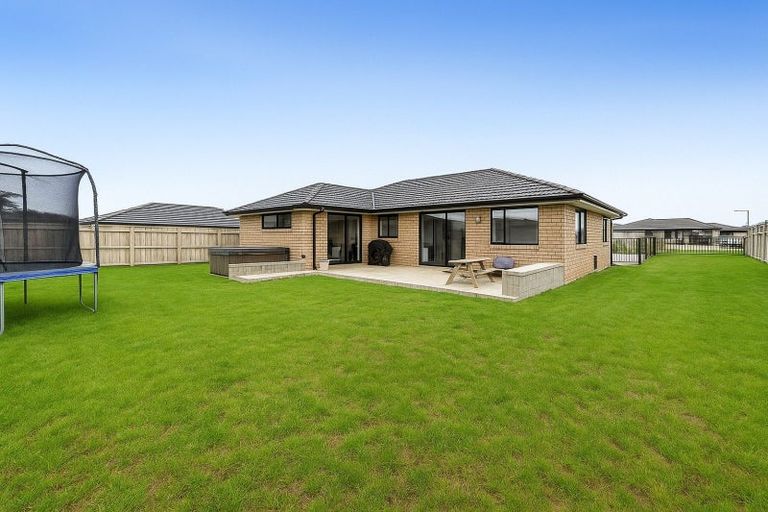 Photo of property in 1 Macbeth Street, Stratford, 4332