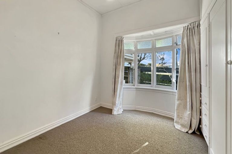 Photo of property in 1 North Avenue, Narrow Neck, Auckland, 0624