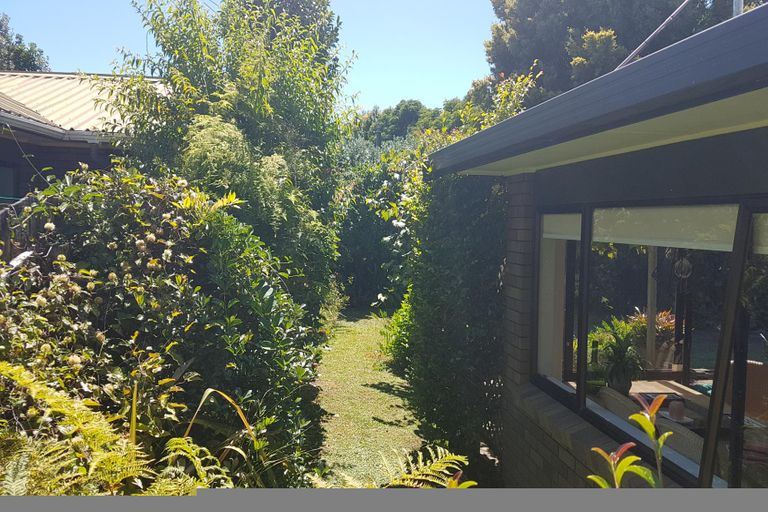 Photo of property in 1/28 Saint Annes Crescent, Wattle Downs, Auckland, 2103